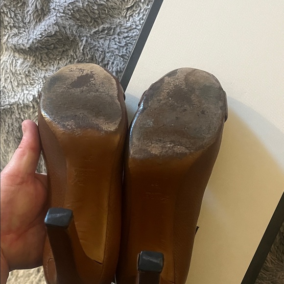 Authentic Gucci Malaga Brown Leather Heels with Gold Buckle - Picture 5 of 7